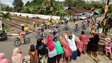 Warga Banyuwangi Rayakan Tour de Ijen dari Pinggir Jalan hingga Layar Kaca