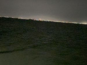 Penjelasan Ahli Unair soal Kilau Cahaya di Laut Suramadu Saat Malam Penjelasan Ahli Unair soal Kilau Cahaya di Laut Suramadu Saat Malam