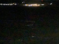 Melihat Lebih Dekat Viral Cahaya Hijau di Laut Suramadu Saat Malam