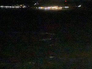 Melihat Lebih Dekat Viral Cahaya Hijau di Laut Suramadu Saat Malam Melihat Lebih Dekat Viral Cahaya Hijau di Laut Suramadu Saat Malam