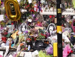 Video: Jejak Penghormatan Terakhir untuk Ozzy Osbourne di Bangku-Jembatan Black Sabbath