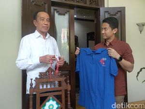 Ternyata Ini Alasan Jokowi Tak Pakai Seragam Reuni Fakultas Kehutanan UGM Ternyata Ini Alasan Jokowi Tak Pakai Seragam Reuni Fakultas Kehutanan UGM