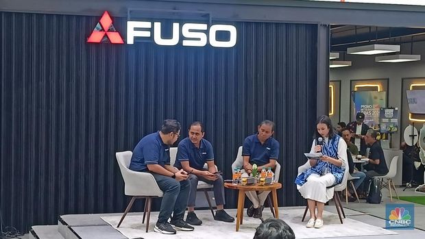 Sales & Marketing Director PT Krama Yudha Tiga Berlian Motors Aji Jaya di GIIAS 2025, Kamis (31/7/2025). (CNBC Indonesia/Ferry Sandi)