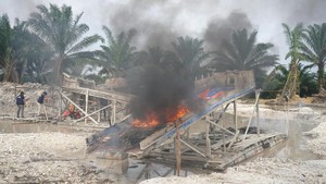 14 Hari Operasi PETI di Riau: 15 Tersangka Dijerat, 223 Rakit Dimusnahkan