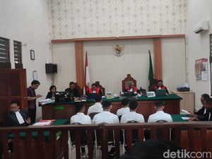 Siksa-Telanjangi 3 Remaja Pencuri, 5 Pria dan 1 Wanita Diadili Siksa-Telanjangi 3 Remaja Pencuri, 5 Pria dan 1 Wanita Diadili