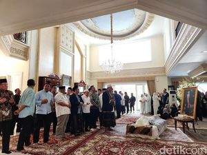 Menag Nasaruddin Umar hingga Tokoh Politik Melayat ke Rumah Duka Suryadharma Ali Menag Nasaruddin Umar hingga Tokoh Politik Melayat ke Rumah Duka Suryadharma Ali