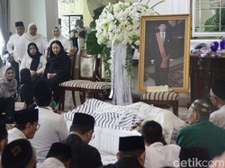 Video: Suasana Haru Selimuti Rumah Duka Eks Menag Suryadharma Ali