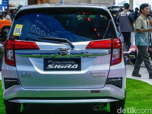 Serupa tapi Tak Sama, Beda Harga Daihatsu Sigra dan Toyota Calya Serupa tapi Tak Sama, Beda Harga Daihatsu Sigra dan Toyota Calya