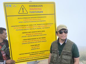 Hobi Mendaki, Tifatul Sembiring Pasang Plang Imbauan di Rinjani Hobi Mendaki, Tifatul Sembiring Pasang Plang Imbauan di Rinjani