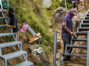 Jalur Pelawangan Menuju Danau Segara Anak Gunung Rinjani Selesai Diperbaiki Jalur Pelawangan Menuju Danau Segara Anak Gunung Rinjani Selesai Diperbaiki