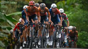 Potret Adu Cepat di Tour de Banyuwangi Ijen 2025