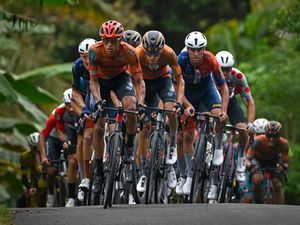 Potret Adu Cepat di Tour de Banyuwangi Ijen 2025 Potret Adu Cepat di Tour de Banyuwangi Ijen 2025
