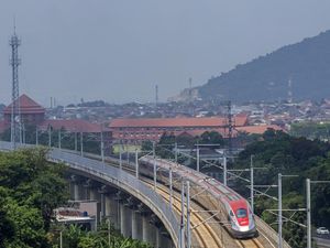 Danantara Turun Tangan Bereskan Utang Kereta Cepat, DPR Wanti-wanti Hal ini Danantara Turun Tangan Bereskan Utang Kereta Cepat, DPR Wanti-wanti Hal ini