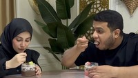 Potret Yislam Jaidi Saat Makan Bersama Miskah dan Pak Muh