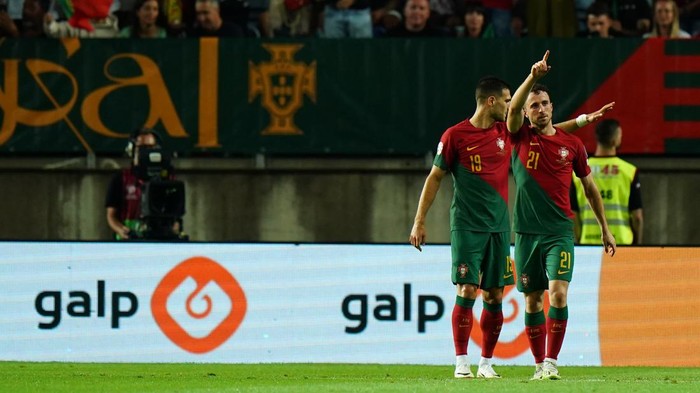 FARO, PORTUGAL - SEPTEMBER 11: Diogo Jota of Portugal celebrates after scoring a goal during the Group J - UEFA EURO 2024 European Qualifiers match between Portugal and Luxembourg at Estadio Algarve on September 11, 2023 in Faro, Portugal. (Photo by Gualter Fatia/Getty Images)