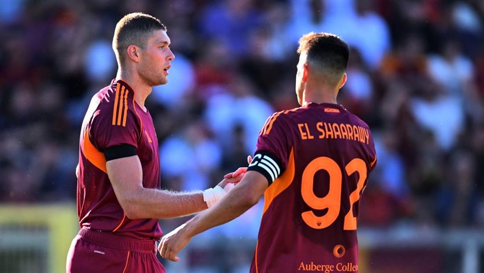 ROME, ITALY - JULY 31:  Artem Dovbyk of ROma celebrates his goal with Stephan El Shaarawy of Roma during the pre-season friendly match between AS Roma and Cannes at Stadio Tre Fontane on July 31, 2025 in Rome, Italy. (Photo by Image Photo Agency/Getty Images)