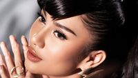 7 Foto Azizah Salsha Manglingi Berponi saat Pemotretan, Mirip Ariel Tatum
