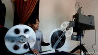 Menolak Punah Layar Tancap Tetap Eksis