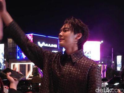 5 Gaya Tampan Dew Jirawat di Bottega Veneta Jakarta, Bikin Fans Heboh