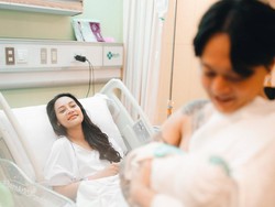 Erika Carlina Sambut Kelahiran Baby Andrew Raxy Neil