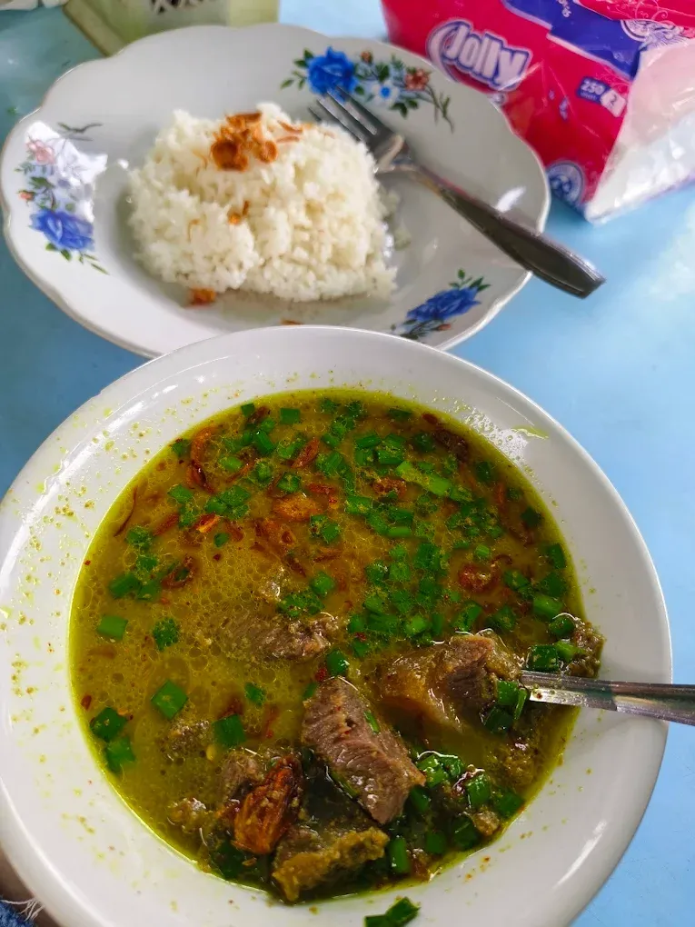 Rekomendasi tempat makan empal gentong di Jakarta.