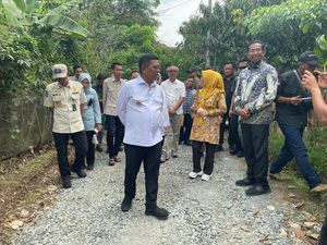 Bangun Jalan Desa di Maja Lebak, Andra Soni Minta Ada Pembatasan Kendaraan Bangun Jalan Desa di Maja Lebak, Andra Soni Minta Ada Pembatasan Kendaraan