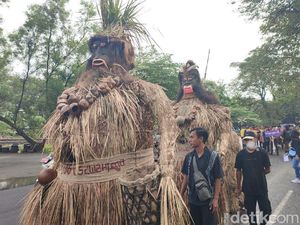 Ririwa Sawah Lega, Kesenian Unik yang Lahir dari Tradisi Petani Pamarican Ririwa Sawah Lega, Kesenian Unik yang Lahir dari Tradisi Petani Pamarican