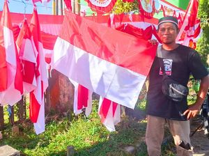 Cerita Pedagang Menanti Antusiasme Warga Tarakan Borong Bendera