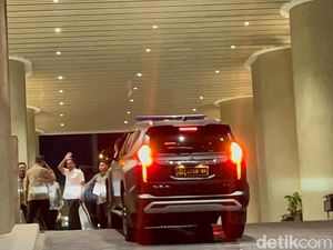 Menkum Sambangi Kejaksaan Agung, Antar Keppres Abolisi Tom Lembong? Menkum Sambangi Kejaksaan Agung, Antar Keppres Abolisi Tom Lembong?