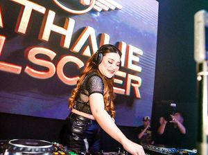 Nathalie Holscher Balik Nge-DJ Usai Kena Cancel: Zam, Emak Lu Menyala Lagi! Nathalie Holscher Balik Nge-DJ Usai Kena Cancel: Zam, Emak Lu Menyala Lagi!