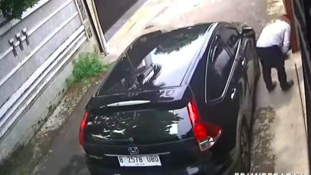 Polisi menangkap dua orang pelaku pencurian rumah kosong (rumsong) di Ciracas, Jaktim. Harta korban senilai Rp 2 miliar raib digasak pelaku. (dok Istimewa)