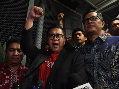 Potret Hasto Kepalkan Tangan, Resmi Bebas dari Rutan KPK