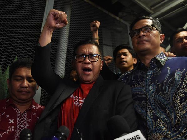 Potret Hasto Kepalkan Tangan, Resmi Bebas dari Rutan KPK