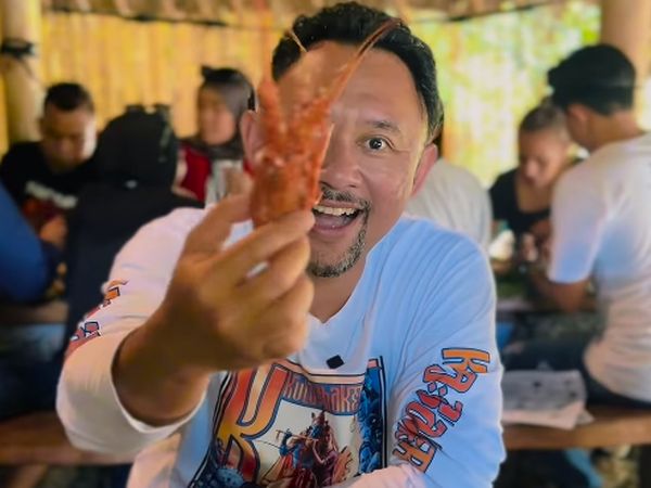 Ronal Surapradja Jajan Mie Ayam hingga Seafood Keliling Jabar