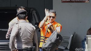 Senyum Hasto Setelah Mendapat Amnesti Presiden