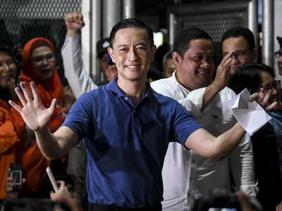 Senyum Semringah Tom Lembong Setelah Resmi Bebas