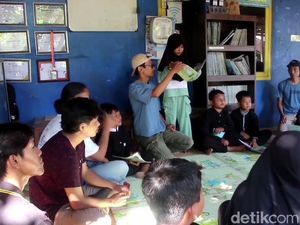 Amben Baca Sumurama, Oase di Tengah Gempuran Gawai Amben Baca Sumurama, Oase di Tengah Gempuran Gawai