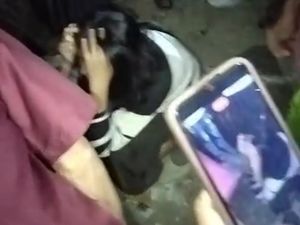 Wanita di Maros Dikepung Warga Usai Diduga Mencuri, Polisi Lepas karena ODGJ Wanita di Maros Dikepung Warga Usai Diduga Mencuri, Polisi Lepas karena ODGJ