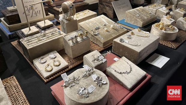 TULOLA bersama BCA dab Pertamina hidupkan identitas bangsa lewat seni, perhiasan, dan warisan nusantara, Kamis (31/7). (CNNIndonesia.com/Tiara Sutari)