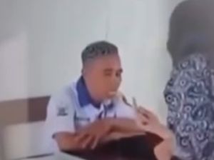 Legislator Prihatin 2 Siswi SMK 1 Gowa Acungkan Jari Tengah ke Guru di Kelas Legislator Prihatin 2 Siswi SMK 1 Gowa Acungkan Jari Tengah ke Guru di Kelas