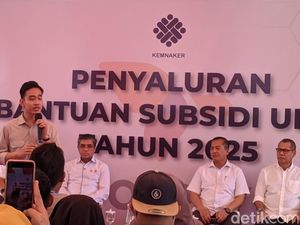 Gibran Salurkan BSU di Mataram, Larang Penerima Pakai Judol-Beli Rokok Gibran Salurkan BSU di Mataram, Larang Penerima Pakai Judol-Beli Rokok