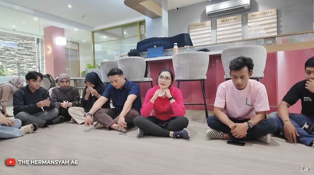 Ashanty saat mengumumkan penutupan Lumiere