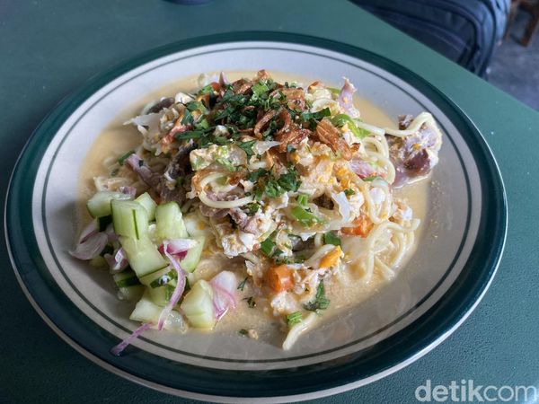 Di Stasiun Tebet Ada Bakmi Godog Ayam Kampung yang Gurih Nikmat