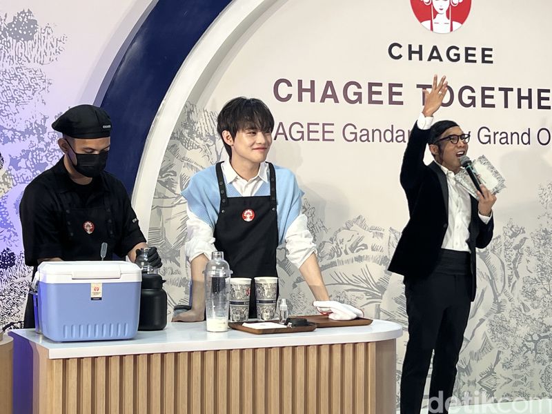 Chenle NCT hadir di gerai Chagee