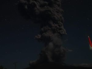 28 Penerbangan di Bandara Komodo Batal Imbas Erupsi Lewotobi 28 Penerbangan di Bandara Komodo Batal Imbas Erupsi Lewotobi
