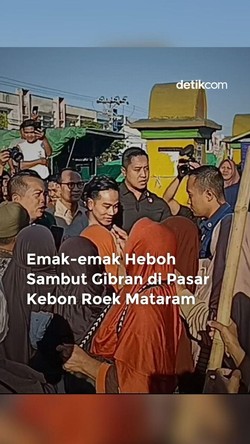 Video: Emak-emak Heboh Sambut Gibran di Pasar Kebon Roek Mataram