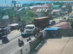 Detik-detik Truk Kontainer Tabrak Bentor hingga Pengemudi Tewas di Gorontalo