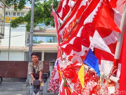 Cerita Pedagang Bendera di Jaktim Pernah Dapat Order 5 Meter: 3 Hari Baru Jadi