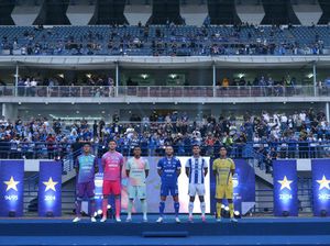 Filosofi Trilogi Identitas di Balik Jersey Baru Persib Bandung Musim Ini Filosofi Trilogi Identitas di Balik Jersey Baru Persib Bandung Musim Ini