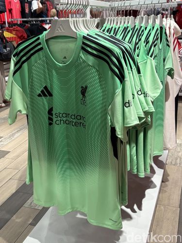 Jersey Kandang Liverpool 2025/2026.